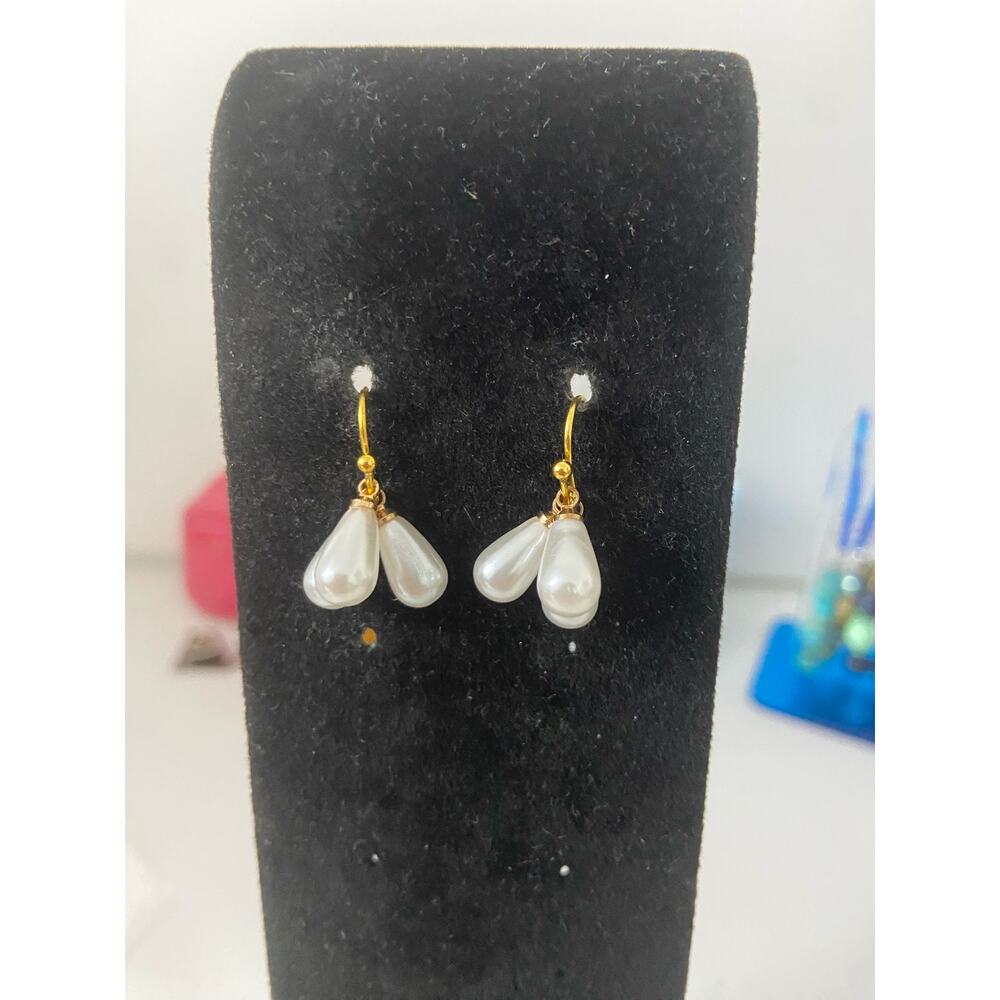 Faux pearl earrings gold tone